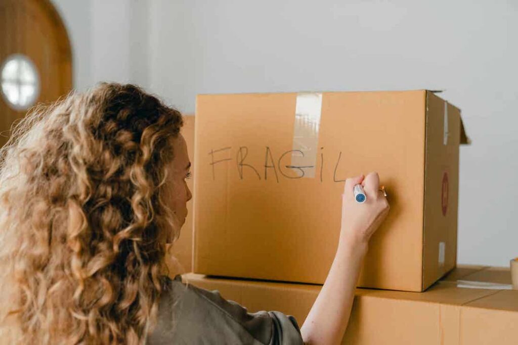 Packing Boxes With Fragile Items - Steve's Removals Geelong
